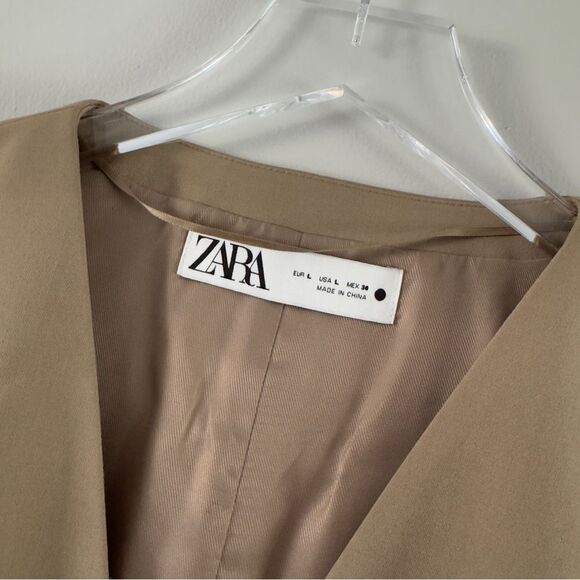 ⭕️ ZARA Slim V Neck Vest Beige Large - Picture 2 of 4